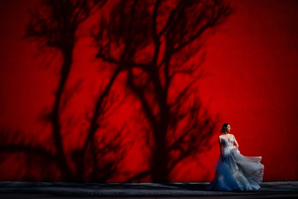 Bride against red wall photography imitation and inspiration