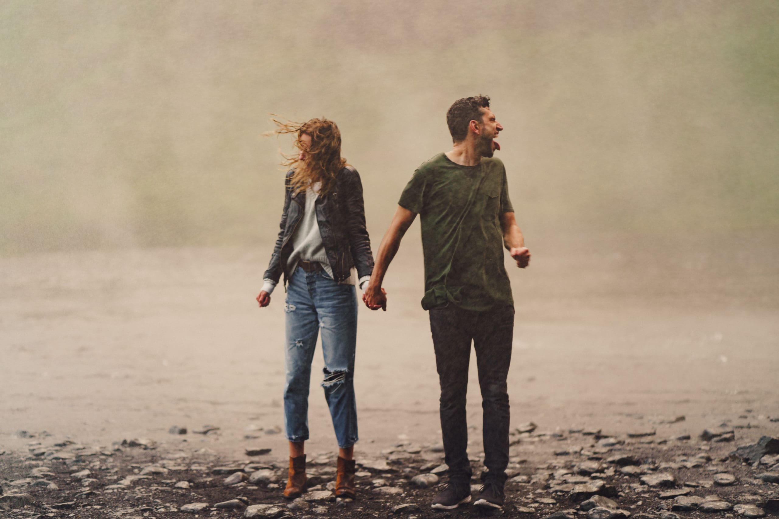 Девушка с развевающимися волосами. The wind and the wave chasing cars. Альбом alps motorama. Wind waves. Wind and hers.