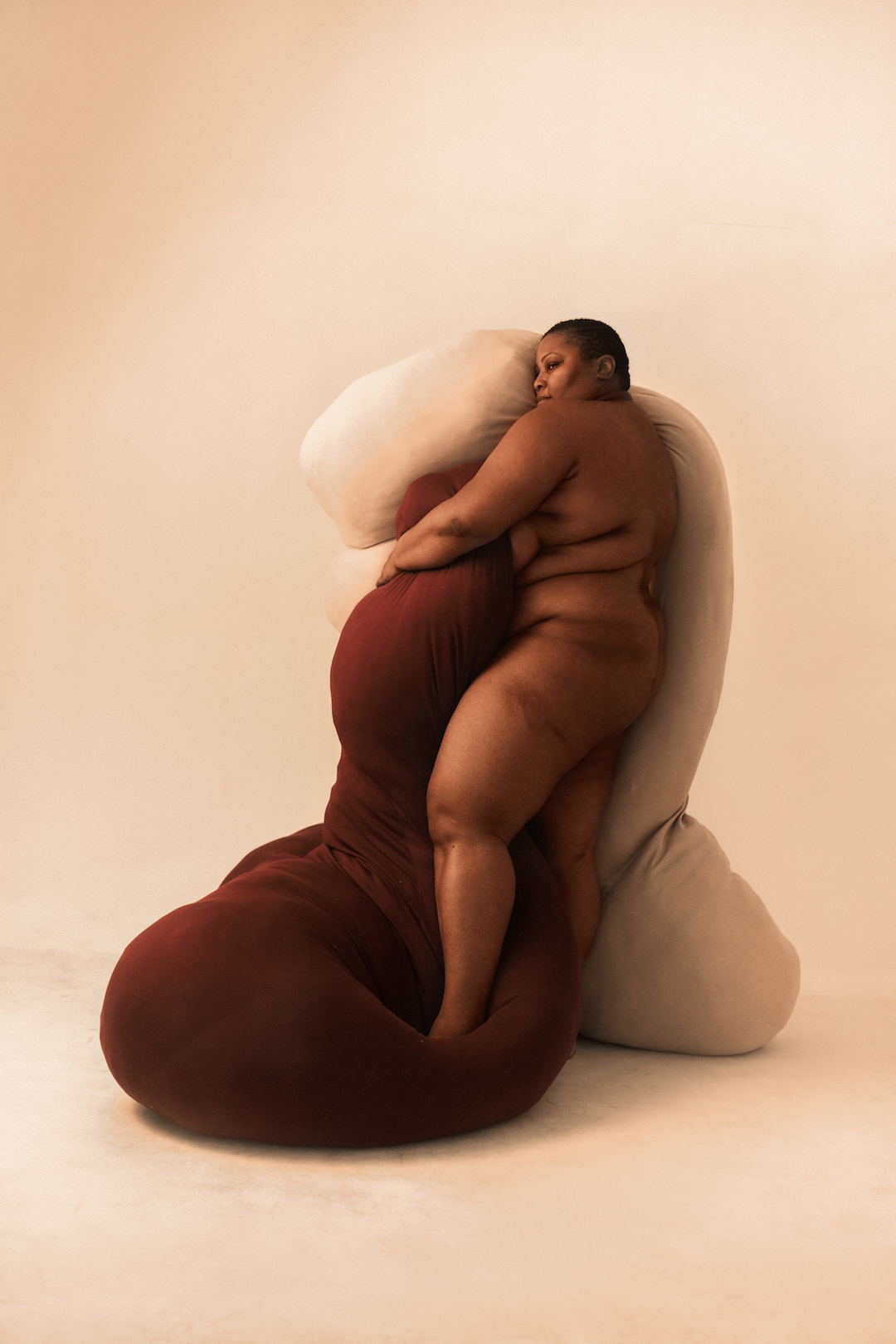 Nigerian Photographer Pinpoints Beauty of Curvaceous Bodies