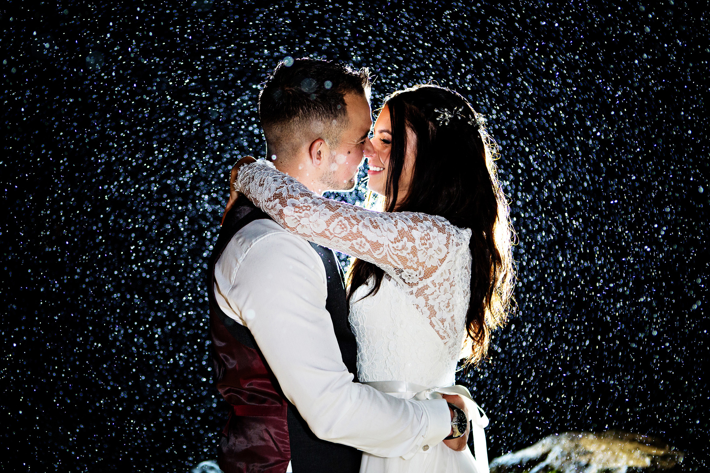 Невеста и жених ночью. Жених и невеста фото. фантастика свадьба. bride and groom. foto свадебный плов.