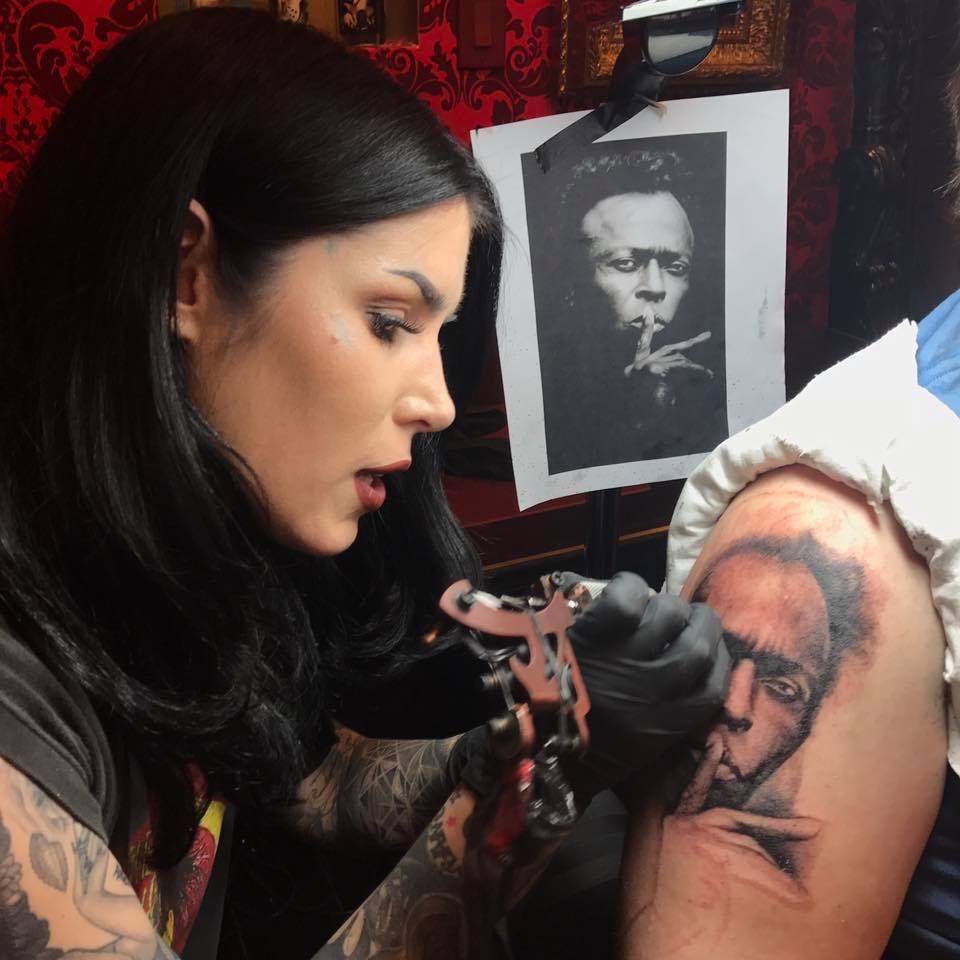 Fiasko arbejde gå i stå Photographer Sues Tattoo Artist Kat Von D for Inking Iconic Image |  Rangefinder