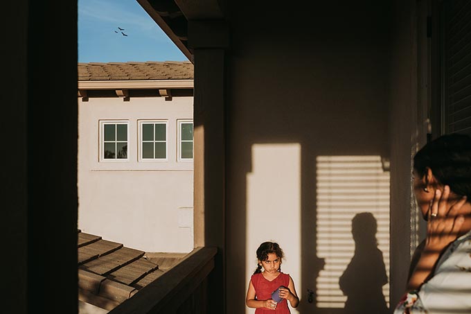 dappled light to shoot natural light photography in the afternoon