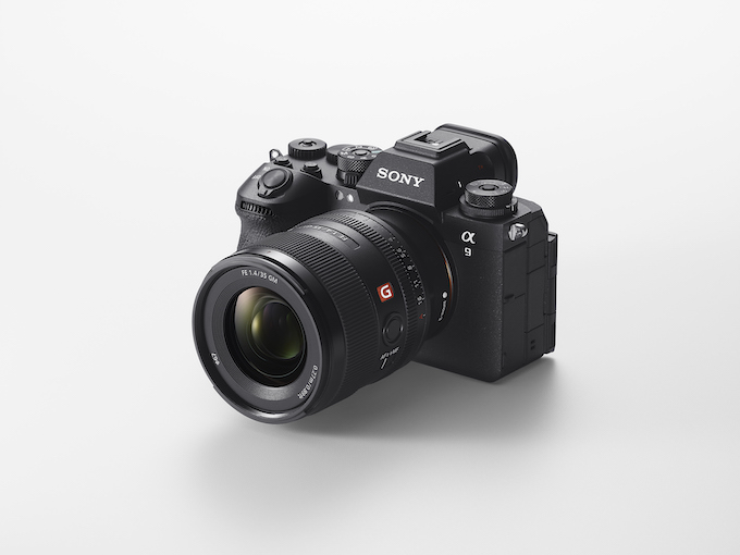  Sony Alpha 7 III  Full-Frame Mirrorless Camera (Fast